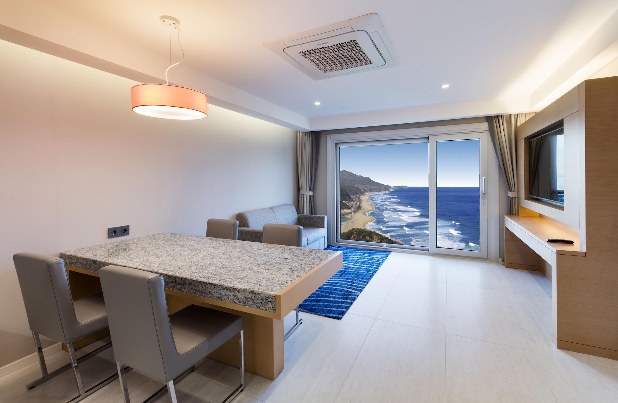 Sun Cruise Resort And Yacht Gangneung Esterno foto