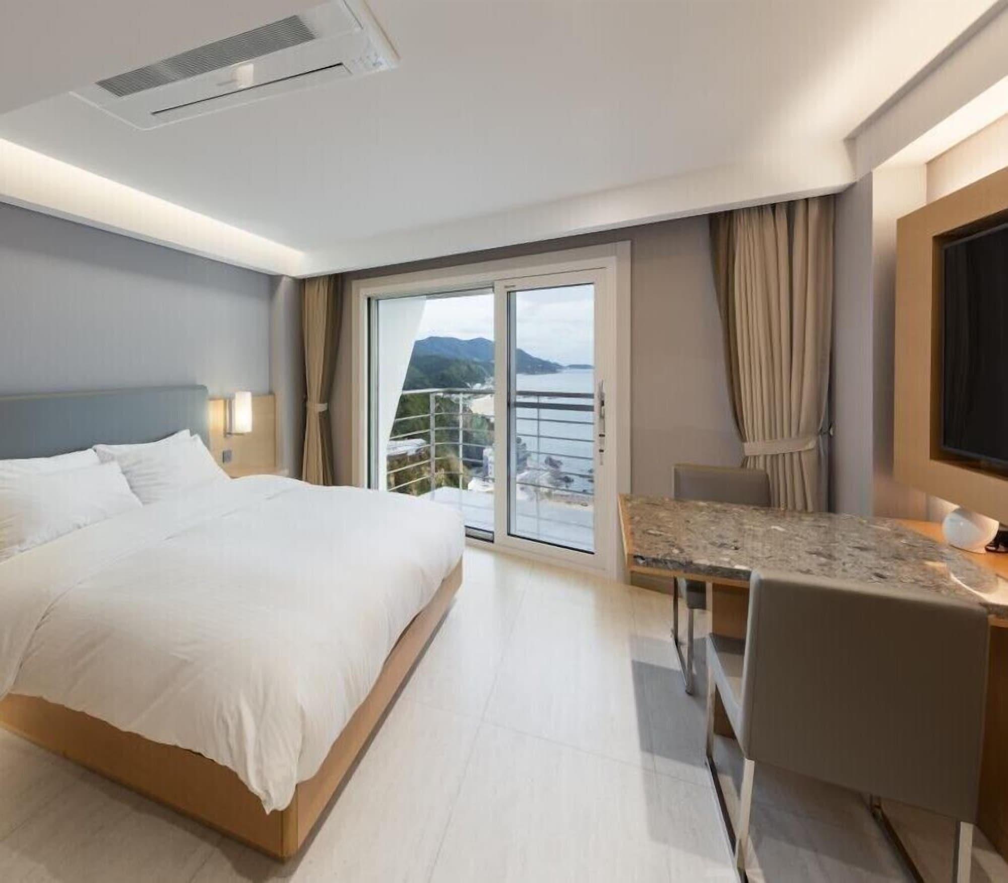 Sun Cruise Resort And Yacht Gangneung Esterno foto