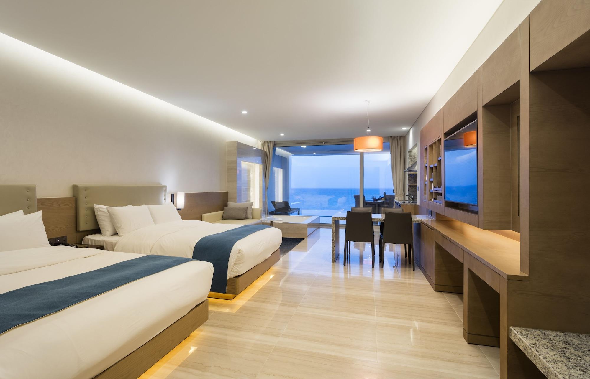 Sun Cruise Resort And Yacht Gangneung Esterno foto